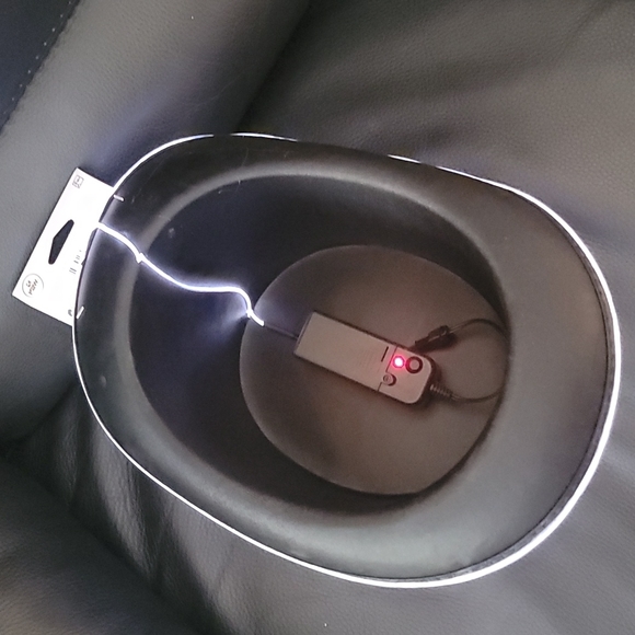 Happy new years. Lighted top hat..nwt. - Picture 6 of 7